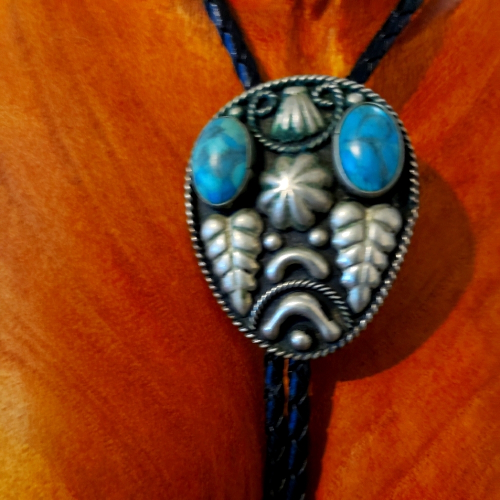 Bolo tie